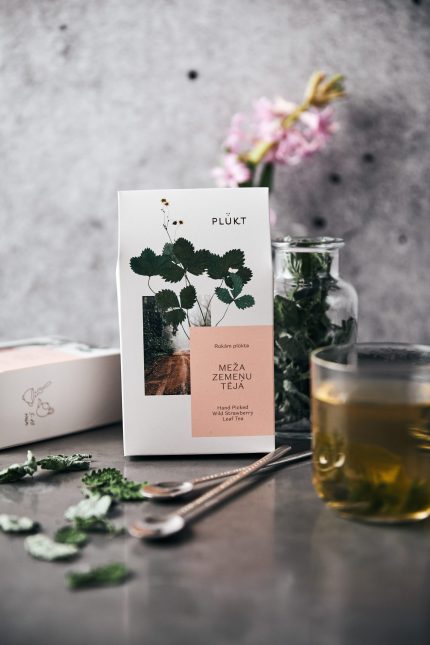 Wild strawberry leaf tea
