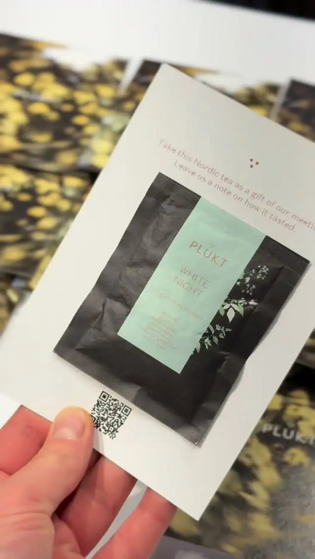 Sveiciens no Lidostas! ✈️ Tikai novembrī Tevi gaida PLŪKT pop-up veikals @atudutyfreeriga zonā.🎁 Atrodi īpašu dāvanu no Latvijas — no mājām, ko paņemt līdzi tālākā ceļā.🥂 Nogaršo jaunākos PLŪKT produktus — dzirkstošās tējas, Ugunspuķes mača alternatīvu un tēju maisījumu “Pļavas rīts”.🌿 Visas tējas ir bez kofeīna, bioloģiski sertificētas, rokām plūktas Madonas novada savvaļas pļavās — tīras, dabīgas un skaistas.Tavs mirklis pirms lidojuma — dabas garša krūzē. 💛#PLŪKT #plukttea #RIXRigaAirport #DutyFree #LatvianTea #NordicTea #SustainableLuxury #MadeInLatvia #caffeinefree #organictea