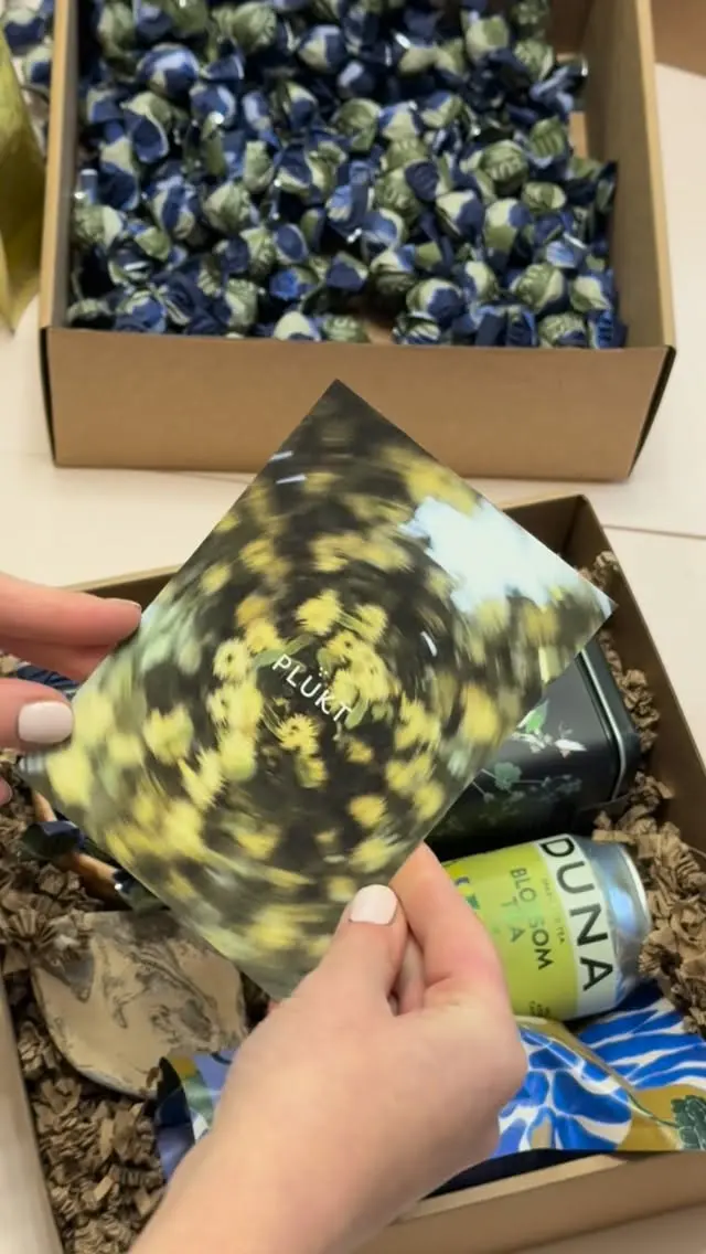 Holiday tea gift sets are here! A limited edition herbal tea sets are the perfect way to show love, care and thoughtfulness. 💚✨PLŪKT Nordic herbal teas✨tea-filled chocolate truffles✨handmade ceramic accessories✨sparkling tea✨a postcardplukttea.com#giftsets #teatime #NordicTea #plukttea
