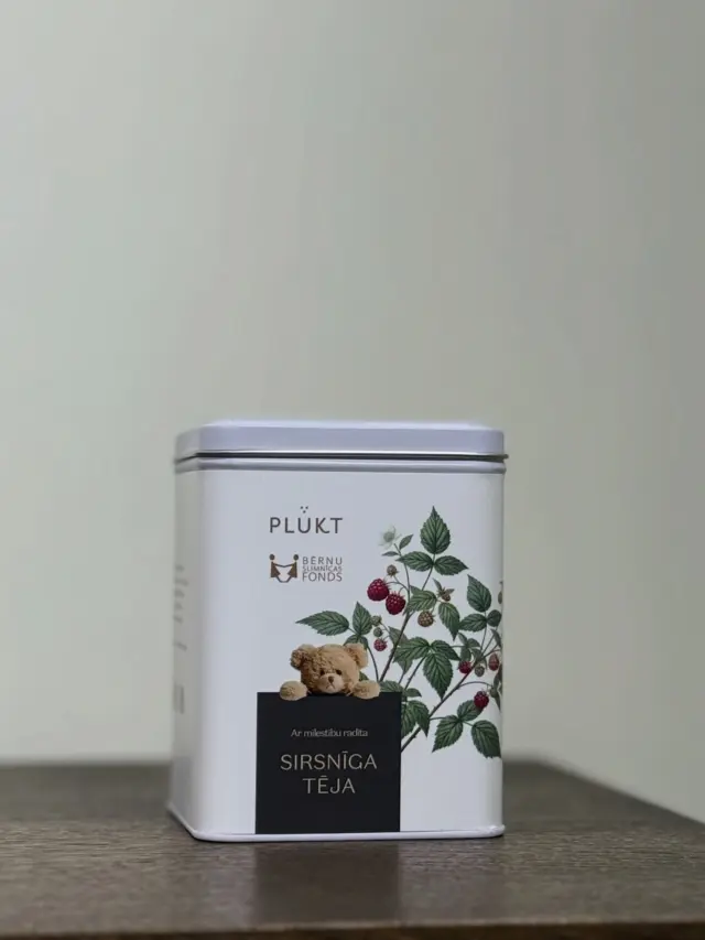 Šajā gada nogalē kopā ar @bernuslimnicasfonds esam radījuši īpašu tēju Ziemassvētku dāvanu kolekcijai, kas ne tikai sildīs dāvanas saņēmēju un sagādās gandarījumu dāvinātājam, bet arī sniegs atbalstu bērniem, kuri ik dienu cīnās par veselību.🤍No katras iegādātās tējas kārbiņas tiek veikts ziedojums Bērnu slimnīcas fondam. Dāvini sev, saviem tuviniekiem un kādam, kuru Tu nepazīsti, bet kuram Tava izvēle var mainīt visu!#kopāMēsVaram