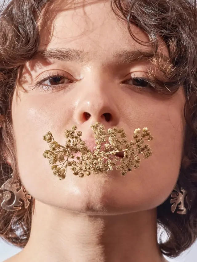 Wild meadow herbs are our caffeine-free energy booster! 🌿How about you?