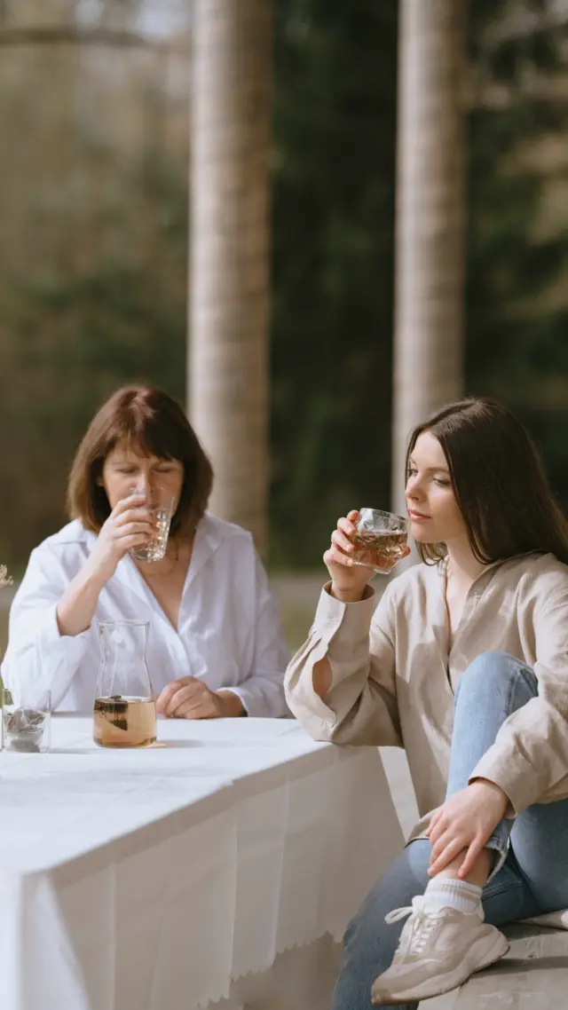 New week, new rhythm 🍃Let the water boil, the leaves unfold, and your mind settle into Monday.A warm cup. A fresh start.Because how you begin matters.Start your day right — one sip of Nordic herbal tea at a time. ✨#plukttea #NordicTea