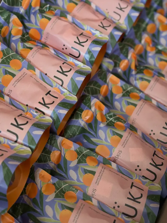 Add colours to the world one tea at a time.🧡PLŪKT newest herbal tea SEA BUCKTHORN is a honey-like and fruity synergy between sea buckthorn berries and nettle leaves.🌿source of iron🌿naturally caffeine-free🌿hand-picked #plukttea #NordicSummer