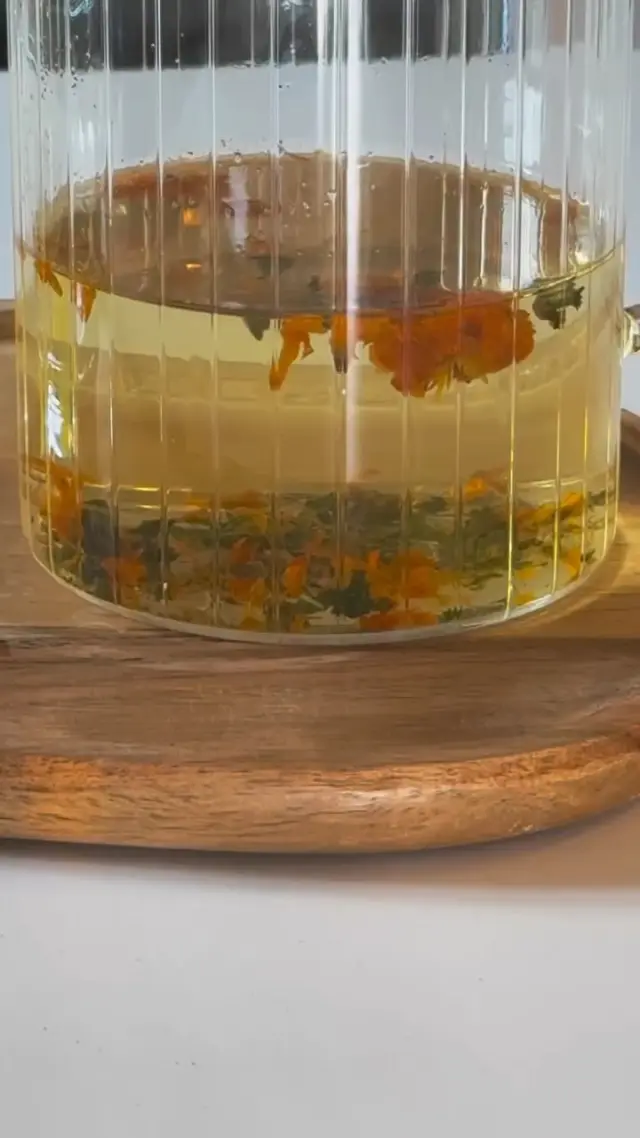 As we welcome the September, it is officially a season of Sea buckthorn. 🧡A berry that is know for being a rich source of vitamin C and an excellent immunity-booster. The herbal tea, however, is rather sweet and honey-like, because the berries are combined with the wild nettle.#plukttea #NordicTea #seabuckthorn