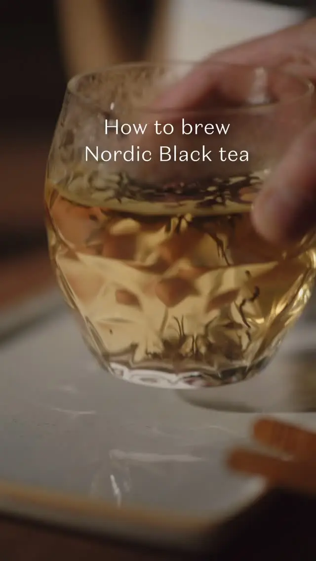 What if black tea could be naturally caffeine-free? 🌿Meet PLŪKT NORDIC BLACK — made from wild Fireweed, hand-picked in Northern meadows and carefully fermented to develop a deep, aromatic character reminiscent of traditional black tea.Expect a dark, clear infusion with a beautiful balance of bitter and sweet notes.How to brew:1. Add 1 pyramid tea bag or 1.5 tsp loose-leaf tea.2. Pour in water close to boiling.3. Infuse for 5–7 minutes.4. Enjoy.Certified Organic, naturally caffeine-free and rich in minerals.One wild plant. A whole new way to experience black tea.#plukttea #NordicTea #NordicBlack