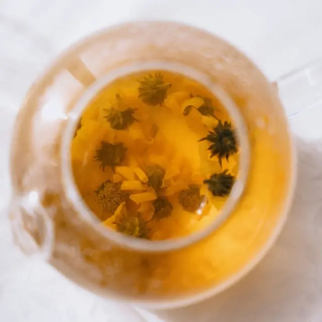 Jerusalem artichoke (Topinambhur) flower tea is a pleasure for eyes and taste buds.🌼Freshly-picked available at plukttea.com#plukttea #NordicTea